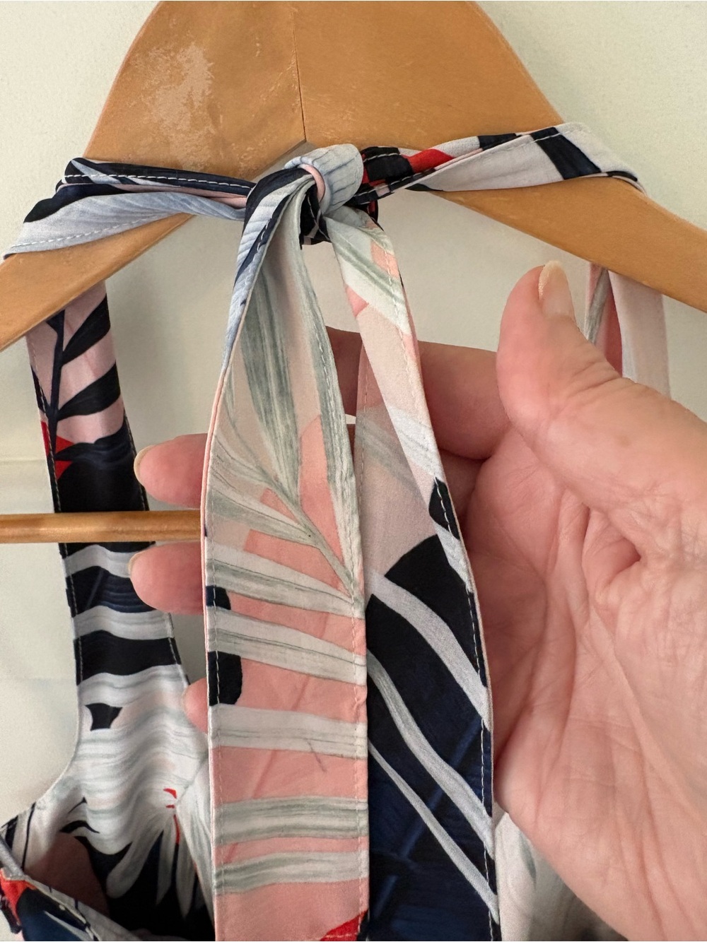 Athleta Pack Anywhere Tropical Halter Dress. Size 6. - Picture 6 of 14